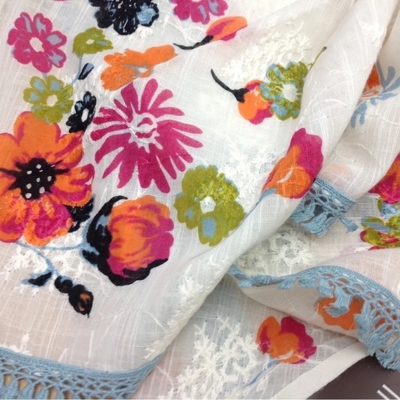 J.JILL embroidered triangle shawl/scarf cream with vivid colors‌‌ - Picture 8 of 9